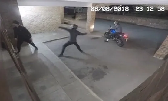 Moronic Thief Hits His Partner in the Head with a Brick Trying to Break into Store... They Just Leave Him There.