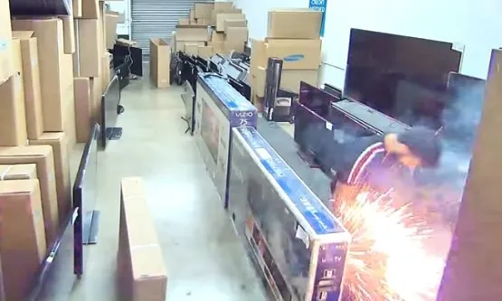 Vape Blows Up A Customer's Crotch At A TV Store!