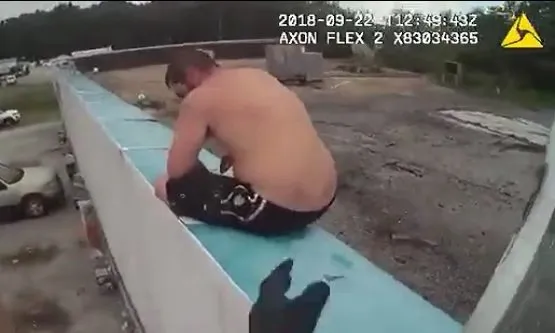 'Aspiring burglar' Gets Stuck on Roof of DeLand Convenience Store