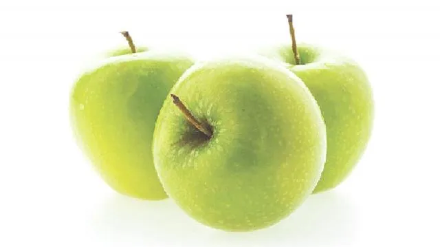 Which one to eat? Apple or pear?See quality of apple and pear.