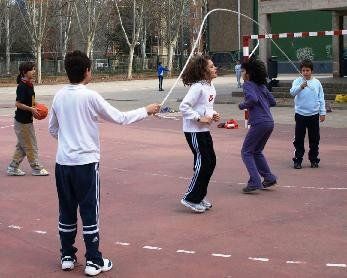 EL JUEGO DE SALTAR LA CUERDA