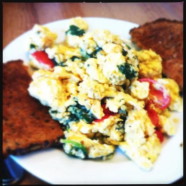 Delicious and easy green curried eggs recipe