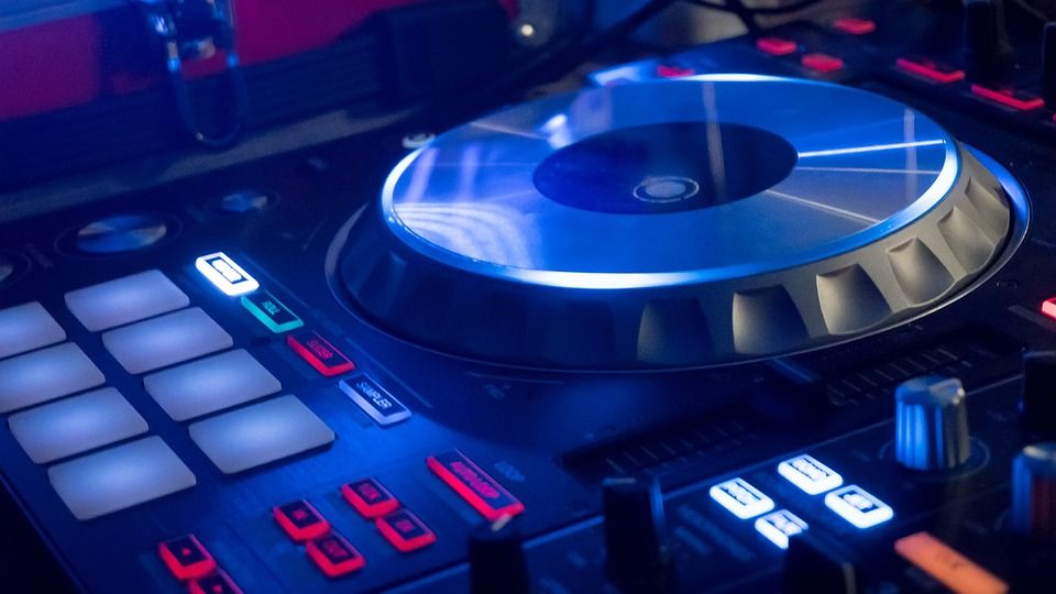 Światowy dzień DJ'a - Subiektywne TOP3 Najlepsi DJ'e 