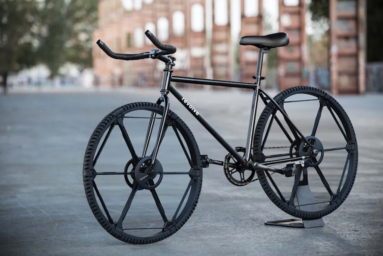 Revolve Airless Folding Wheel
