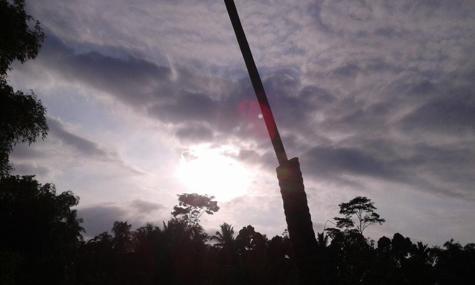 Matahari diatas tiang pancang