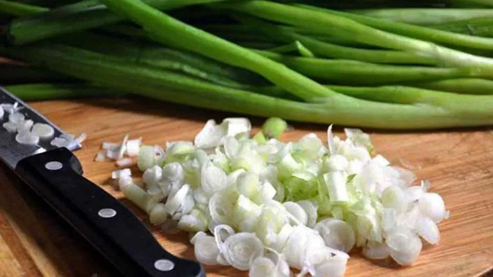 Health Benefits of Onion Leaf