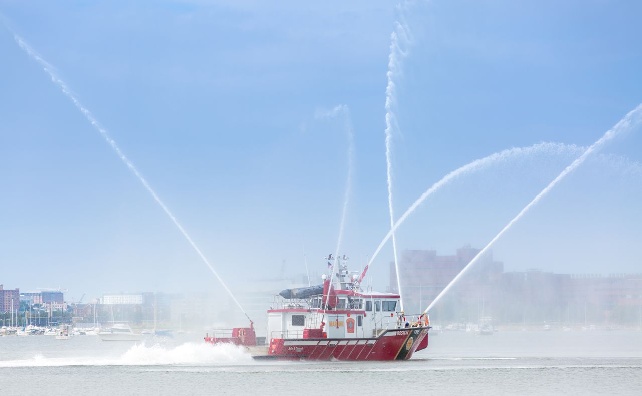 🚒 Firefighters with unlimited amount of water. 🌊 Boston Marine 1