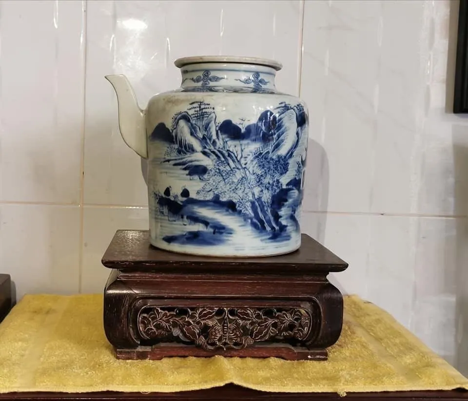 18th century chinese porcelain teapot