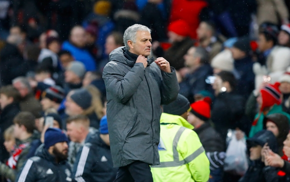 Mourinho again unhappy with fans of Old Trafford