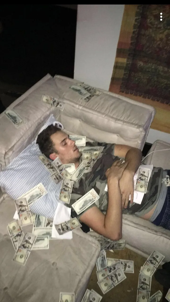 One of the many pictures I have of people slumped..I might just post all of the funny stuff I already have recorded and taken pictures of. We’ll see I’m gonna start posting everyday. Sorry to grammar Nazis in advance!