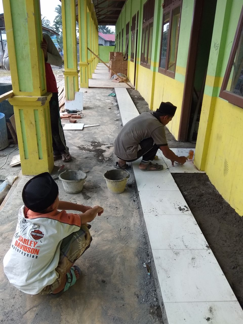 Plaster lantai 