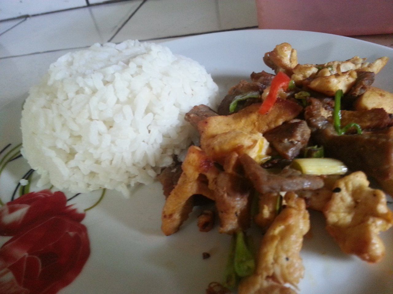 Sauteed chicken, meat and pork