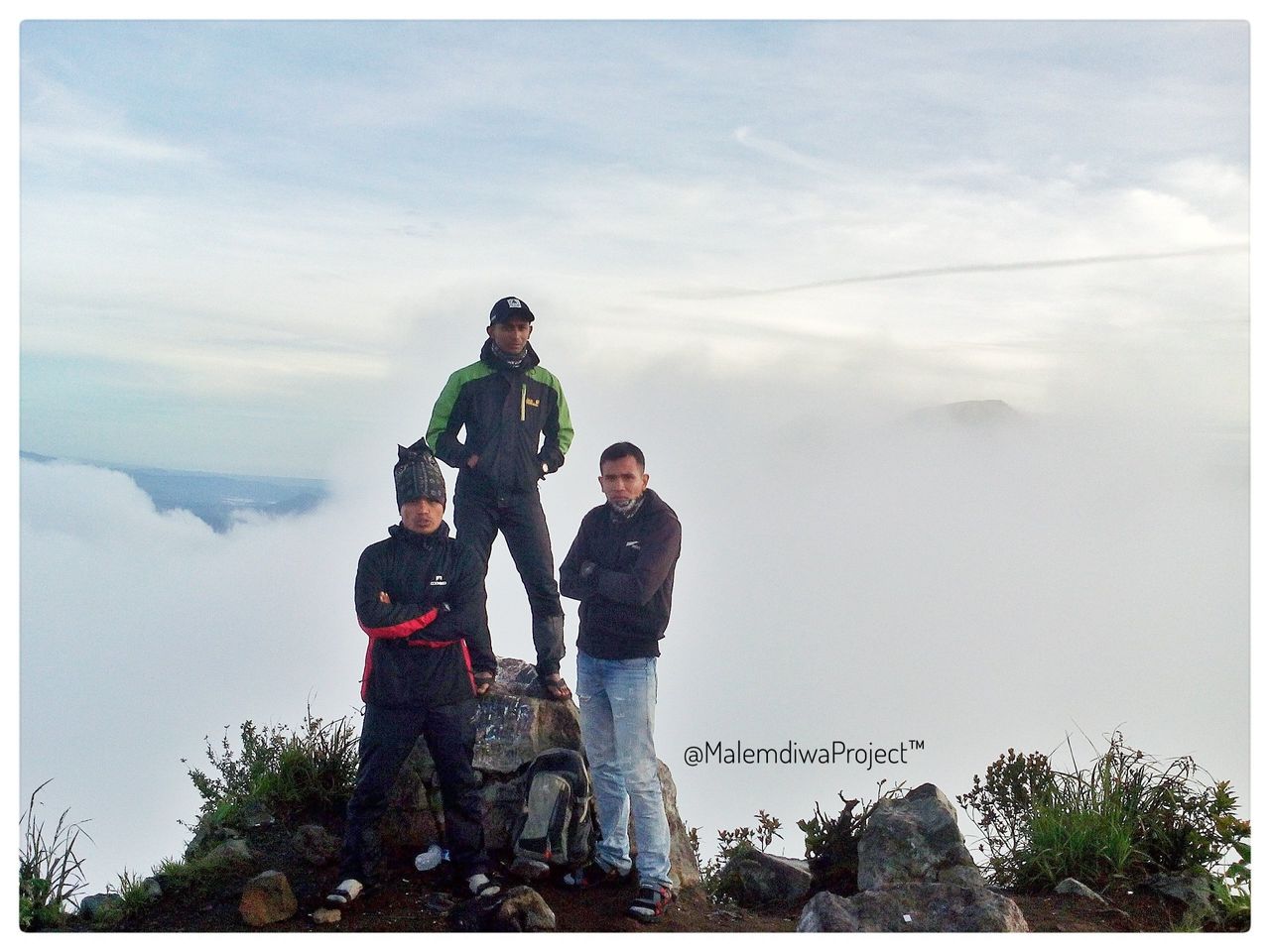 # Negeri Di Atas Awan