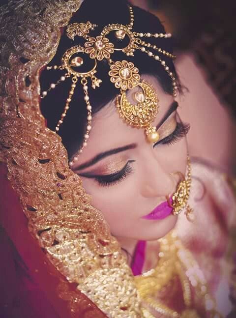 Busy time while capturing wedding photo