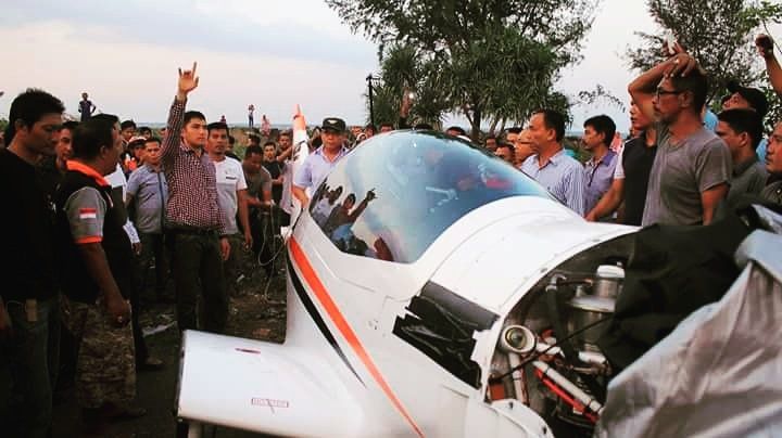 Aircraft landing emergency and broken