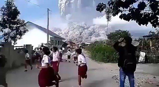 Debu fulkanok gunung sinabung terasa sampai ke aceh