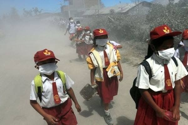 Danger of Volcanic Dust Discharge of Sinabung Mountain 
