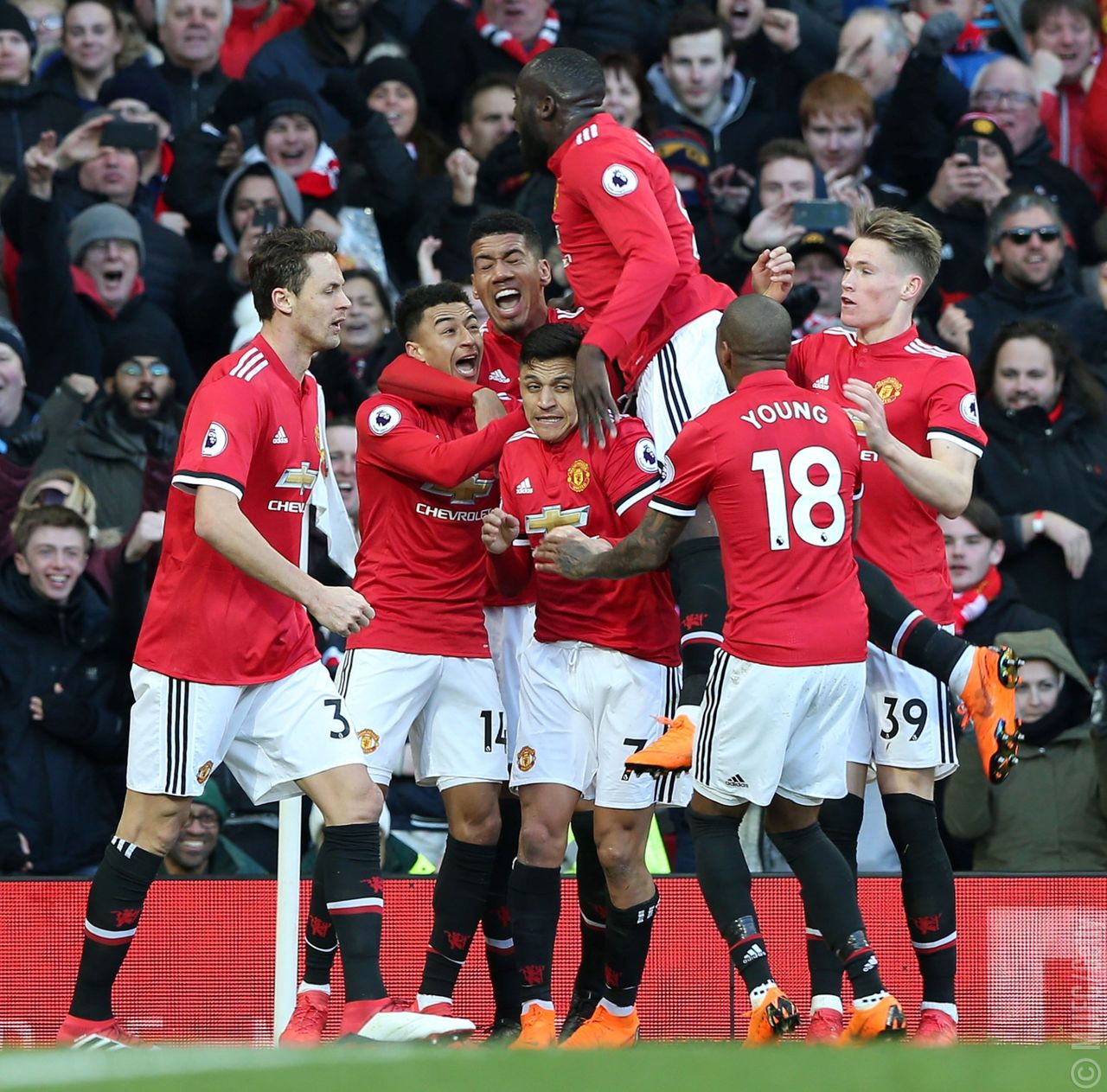 Manchester United defeat Chelsea to reclaim second position 