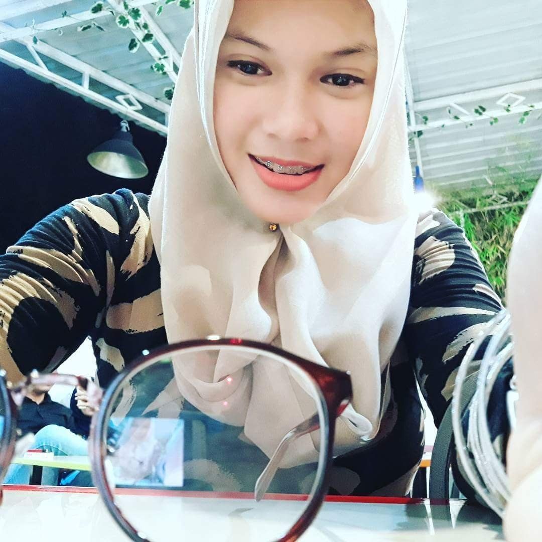 Kawat igoe dan kacamata betty lavea