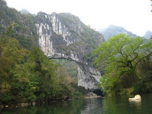 The largest natural bridge on Earth in China
