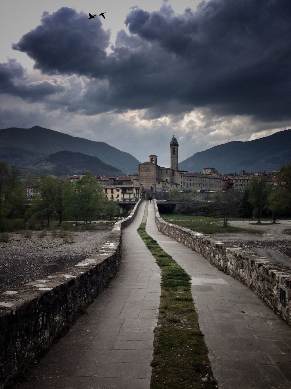 Uno strano ponte (ENG-ITA)