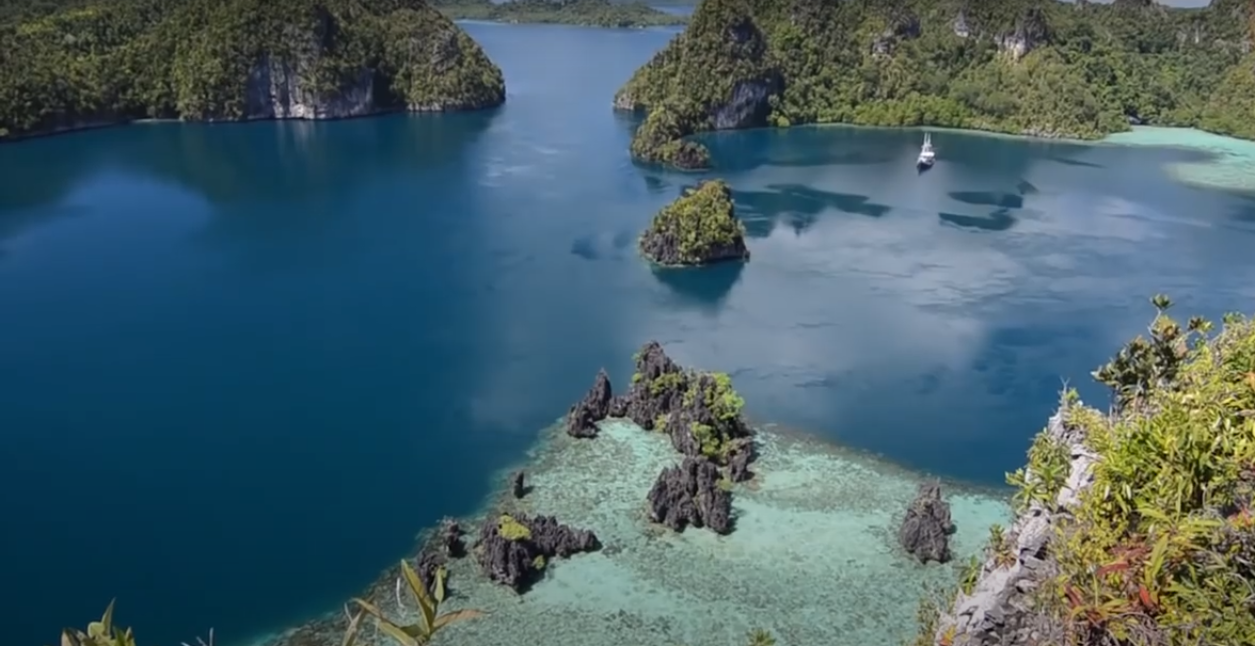 indahnya raja ampat