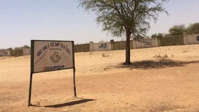 Kidnapped Dapchi schoolgirls 'freed in Nigeria'