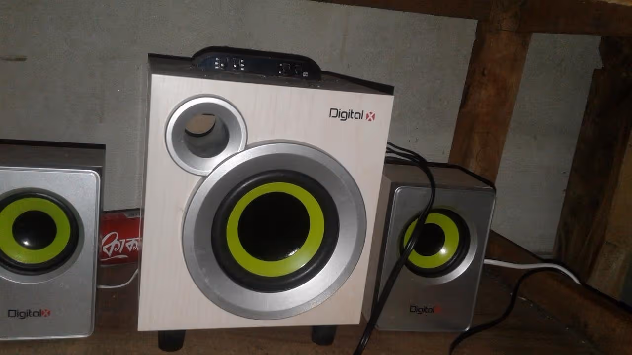 Digital X Sound Box. This is a sound box, its sound is very clean and optimized.