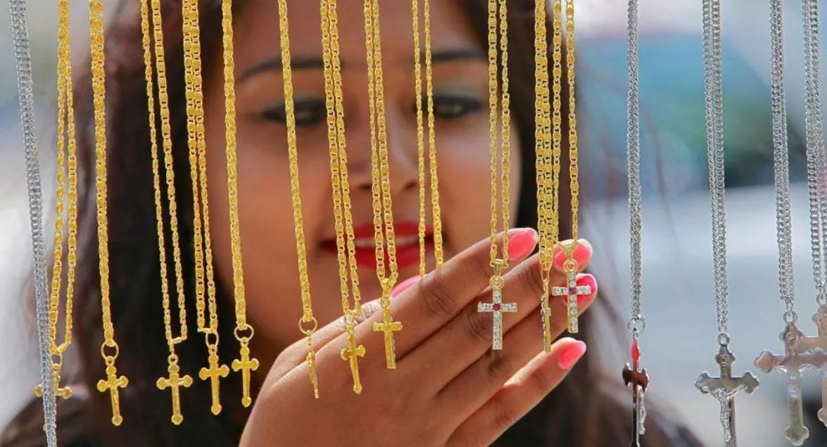 Shoppers ar sitting on a cross-shaped pendant on the occasion of Easter Day
