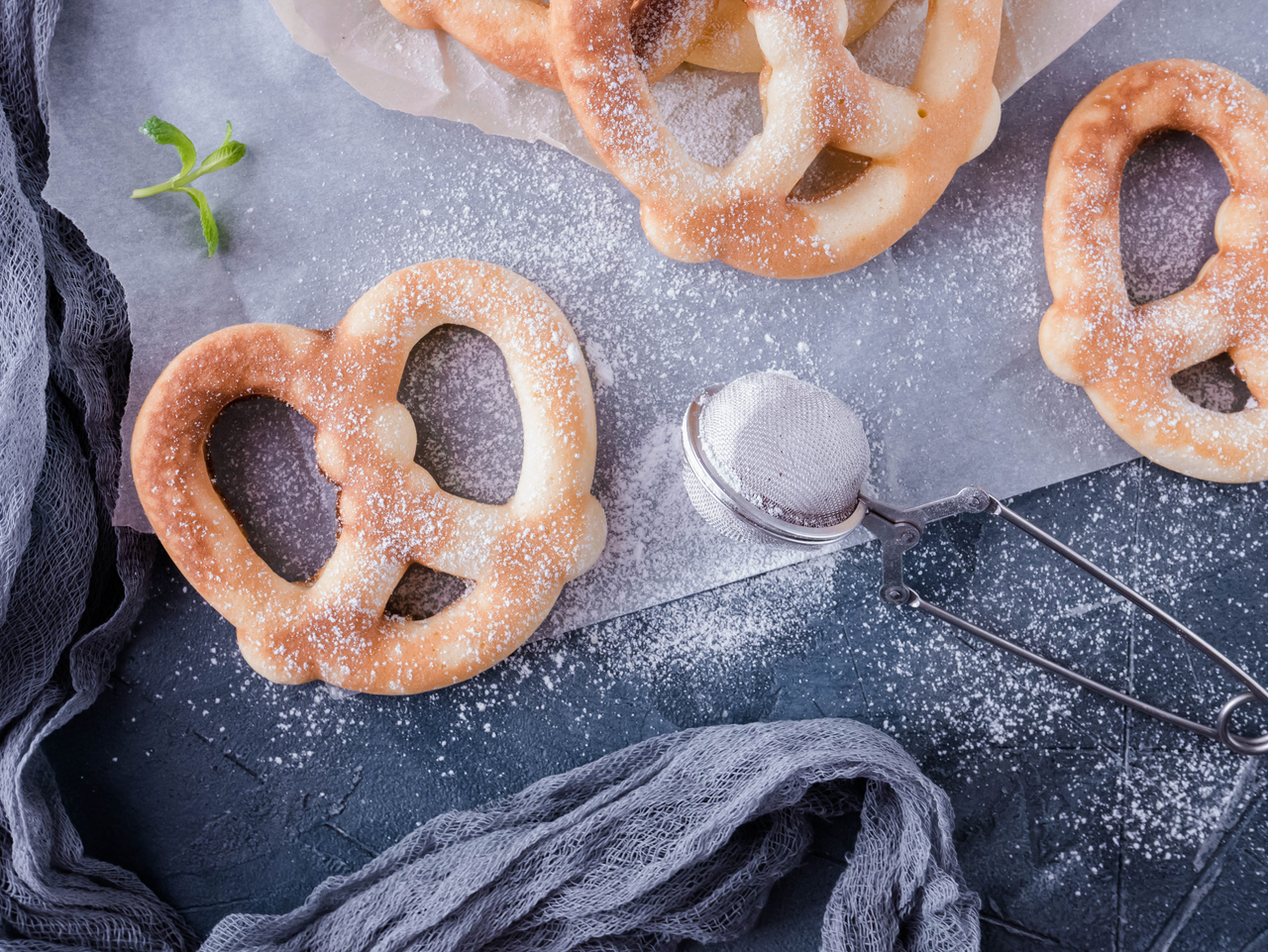 Food Photography | Pretzels with Sugar Powder