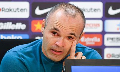 In the eyes of the fans tears Floating Tonylene Iniesta
