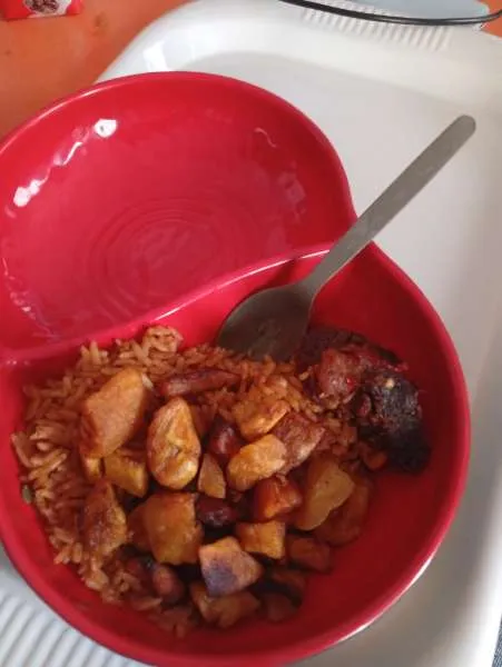 I visited yummyfantasy resturant and lounge & paid Hive Dollars & here is my review