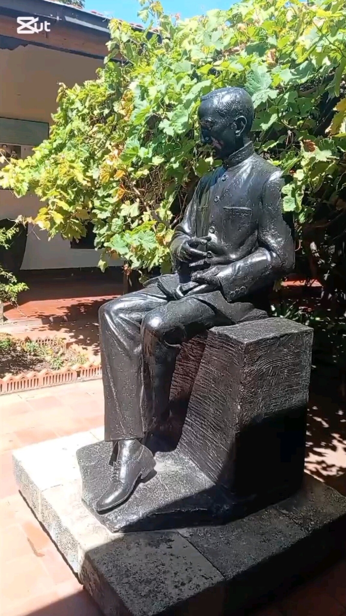Estatua de Andrés Eloy Blanco