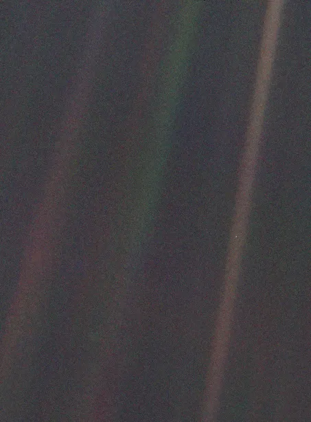 https://upload.wikimedia.org/wikipedia/commons/7/73/Pale_Blue_Dot.png