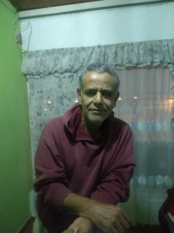 OSWALDO POSE 1.jpg
