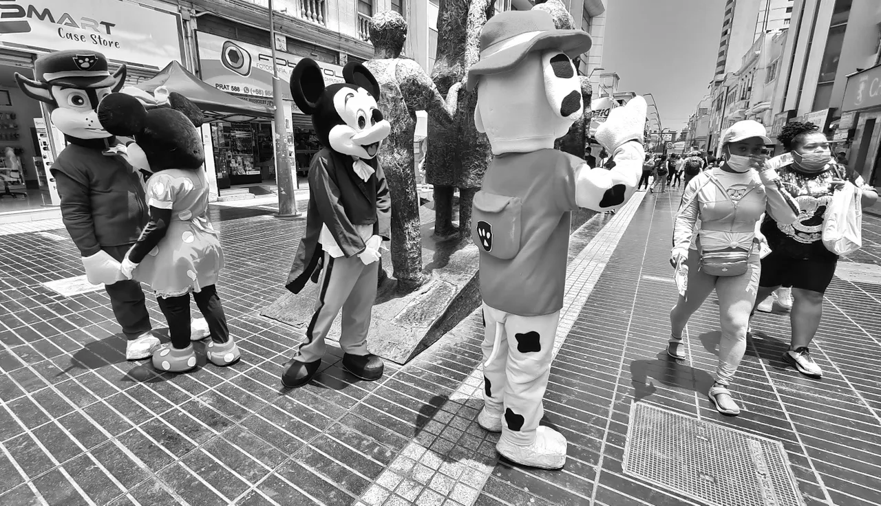 teleton-001-bw.jpg