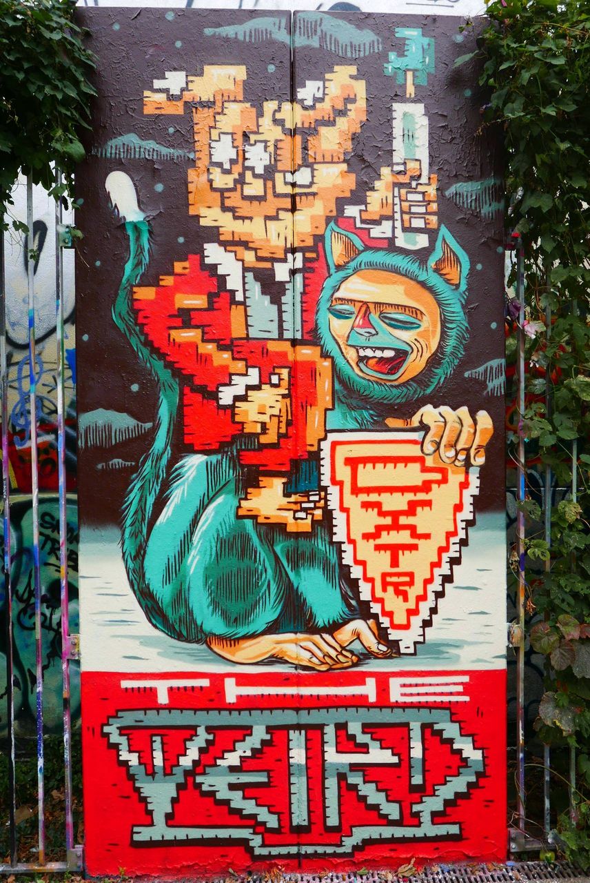 📷 #ColorChallenge MondayRed "The Weird Graffiti 2 "