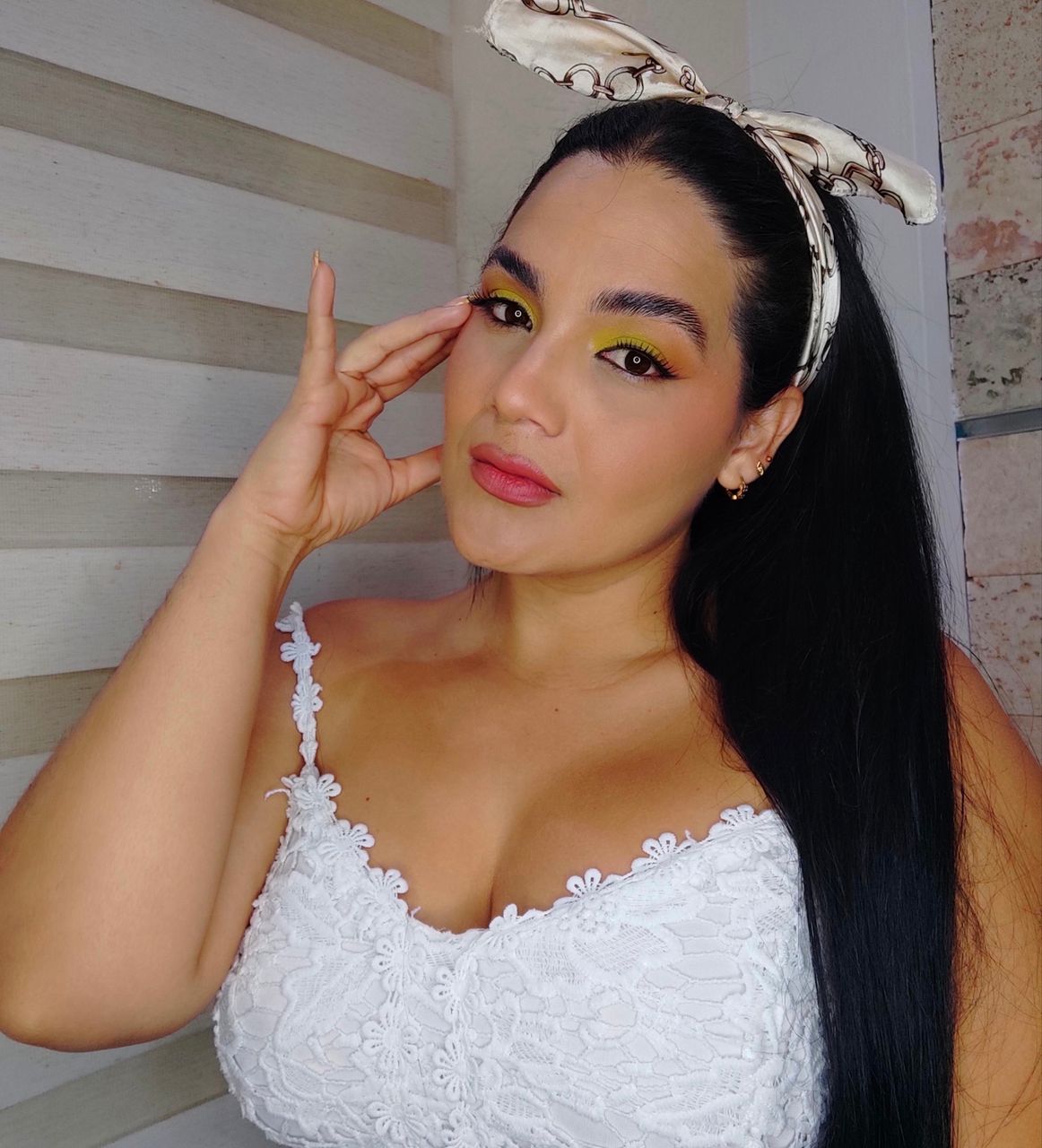 [Eng-Esp] Beautiful makeup in yellow and brown//Hermoso maquillaje en color amarillo y cafe