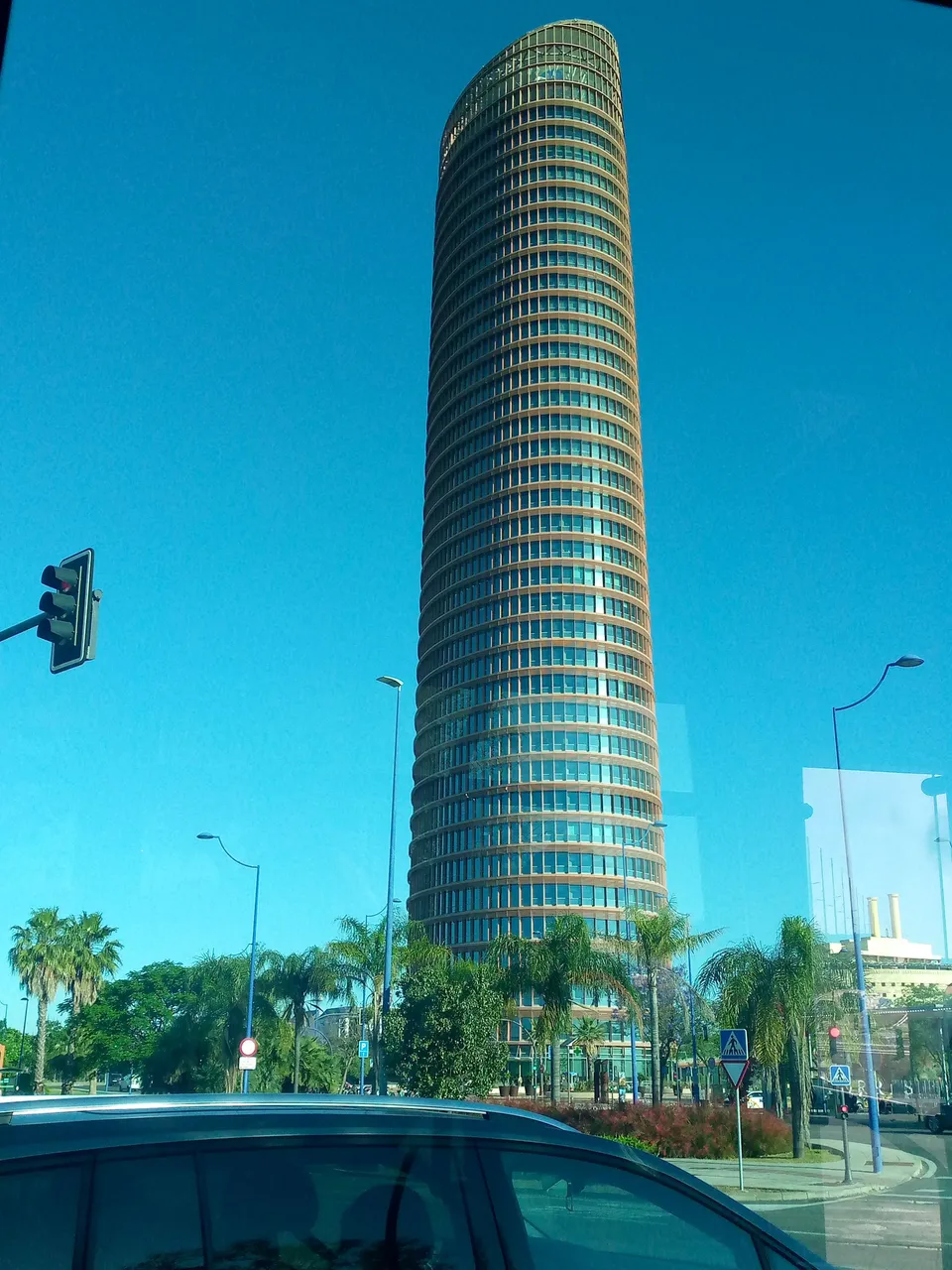 Sevilla moderna Torre Sevilla (1).jpg