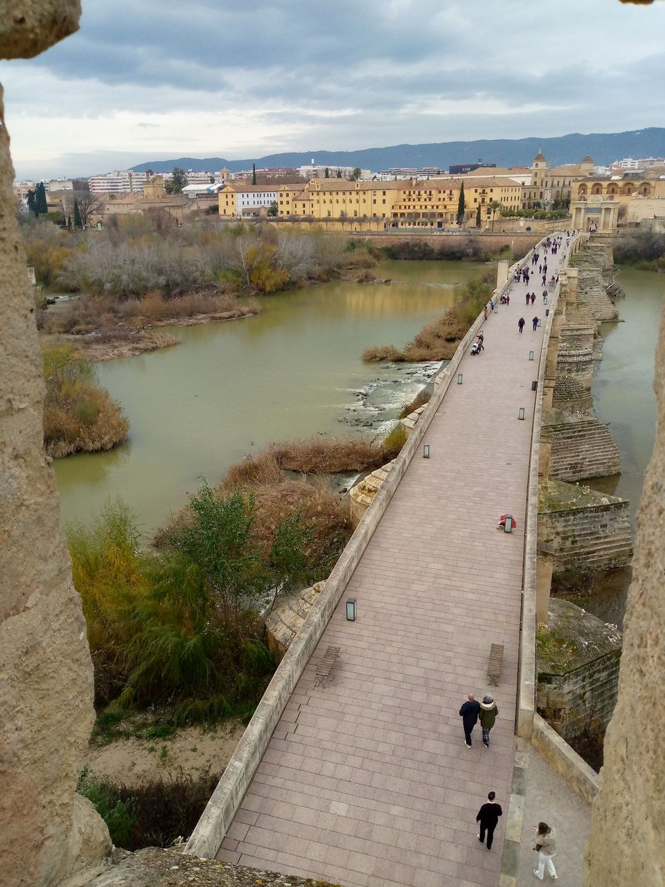 puente romano desde la azotea de la Torre de la Calahorra.jpg