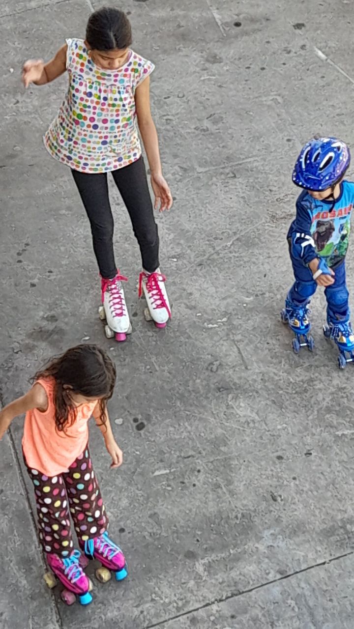 niñós con patines y varios 026.jpg