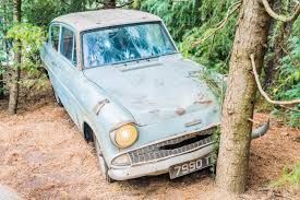 Top Reasons People Choose Junk Car Removal Instead of Private Selling