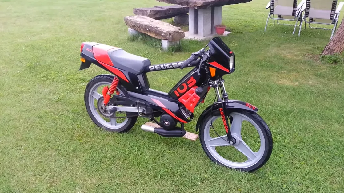 source: https://www.mobylette-mag.fr/3743-peugeot-103-rcx-lc-1992.html
