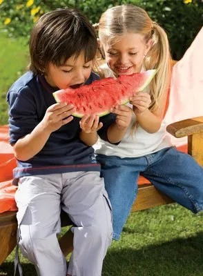 ninos-comen-fruta.jpg