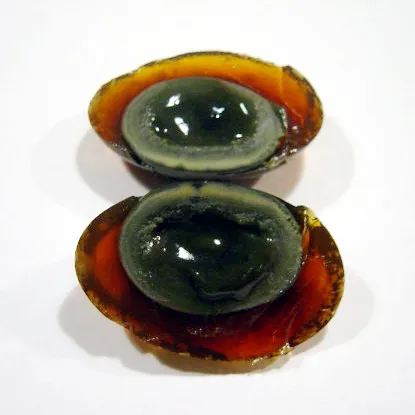 Century_egg_sliced_open.jpg