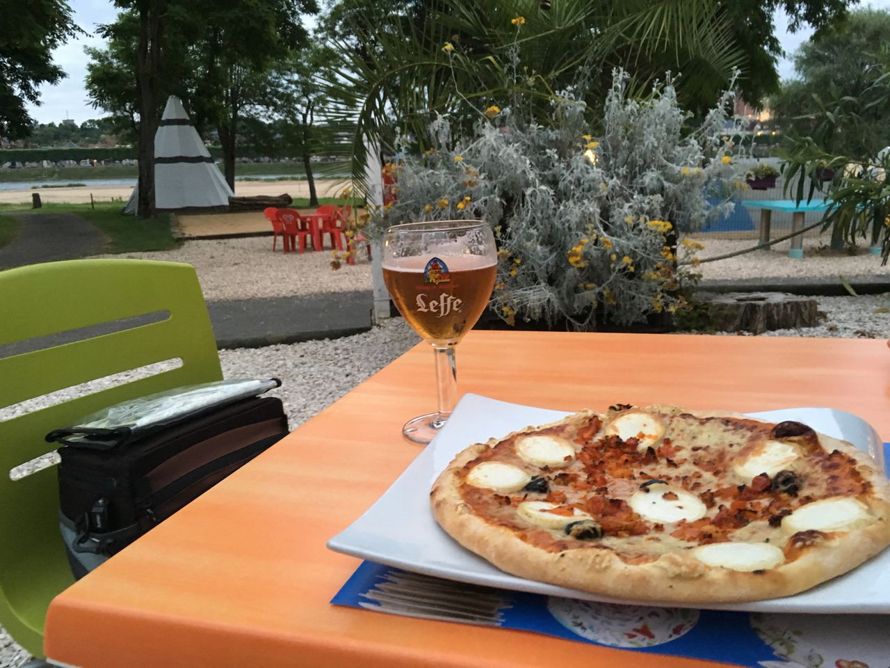 Hot pizza & a cold beer must be the perfect combination to end the day