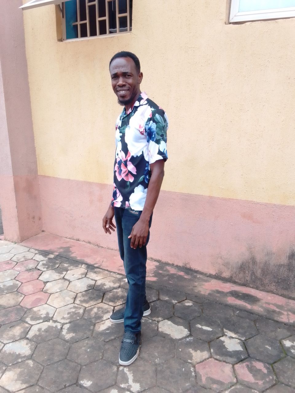Floral fabrics to sew a man shirts.