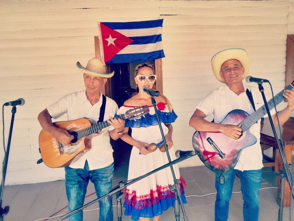 Cantando a mis raíces 