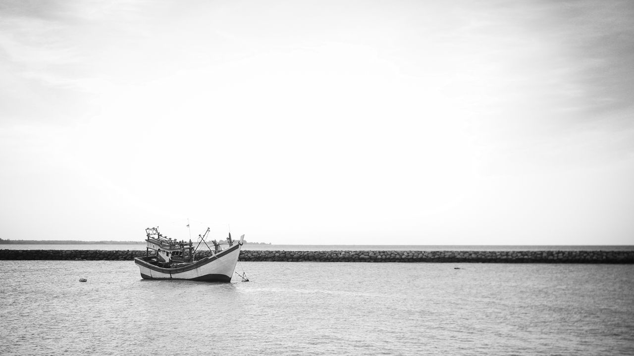 CLOSE UP PHOTOGRAPHY IN SHIPYARD AREA