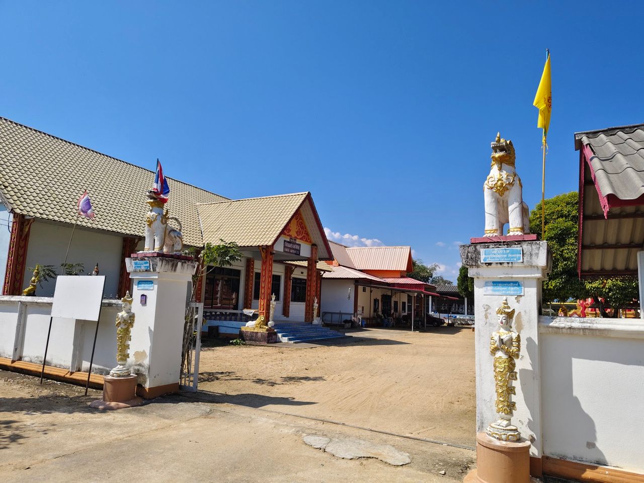 Wat Thung Ku, Phrao District, Chiang Mai, Thailand : Small old temple in the countryside.